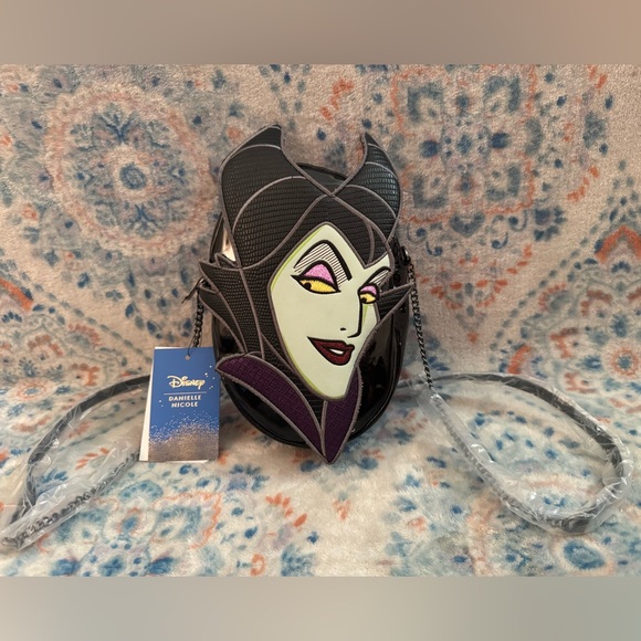 Danielle Nicole Maleficent Die-cut Crossbody Bag RARE NWT - Picture 3 of 9